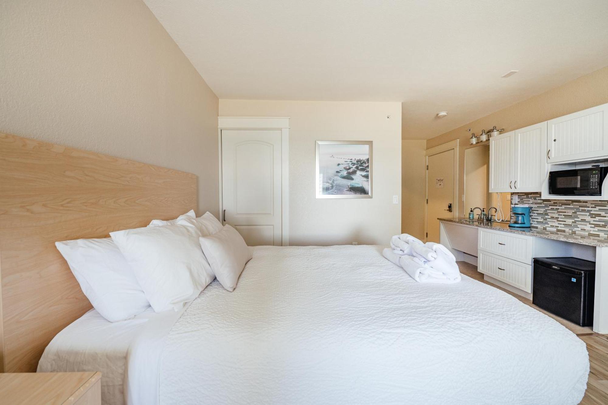 Kasa Gold Coast Inn Травърс Сити Екстериор снимка