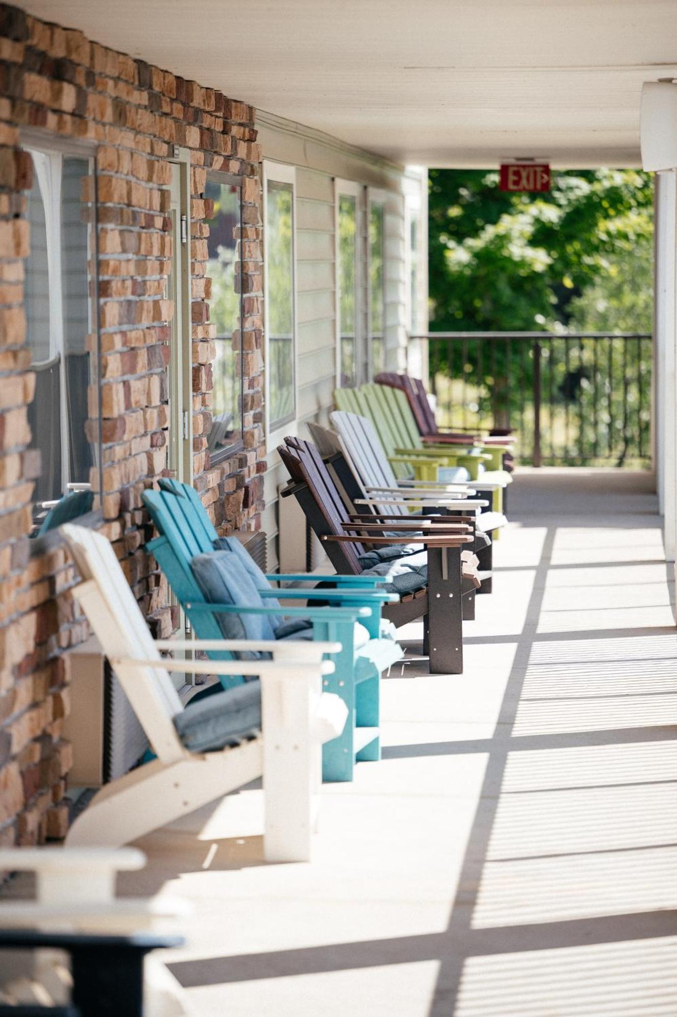 Kasa Gold Coast Inn Травърс Сити Екстериор снимка