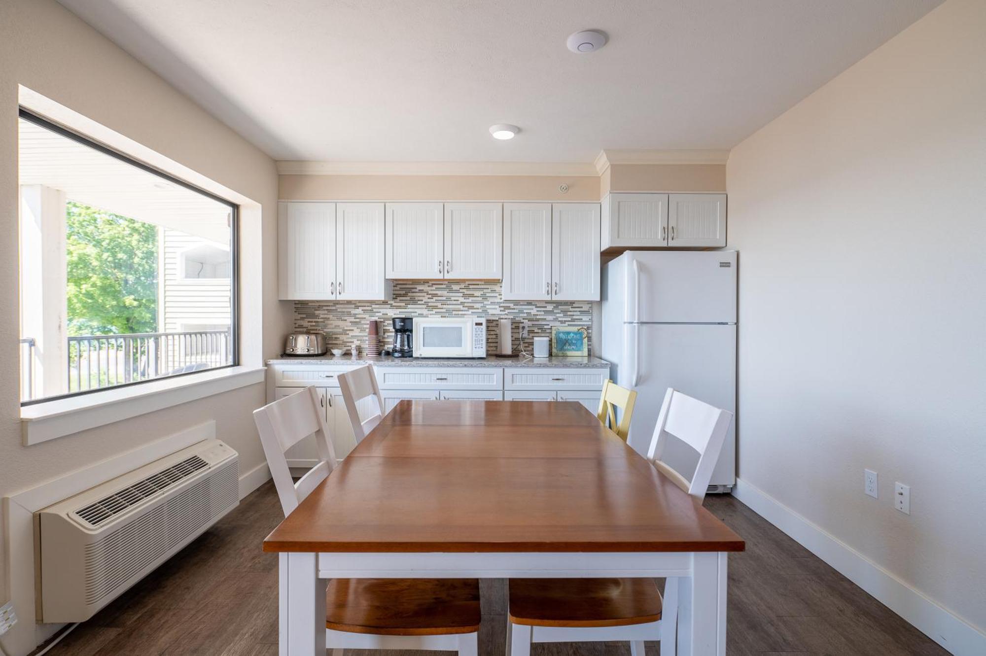 Kasa Gold Coast Inn Травърс Сити Екстериор снимка