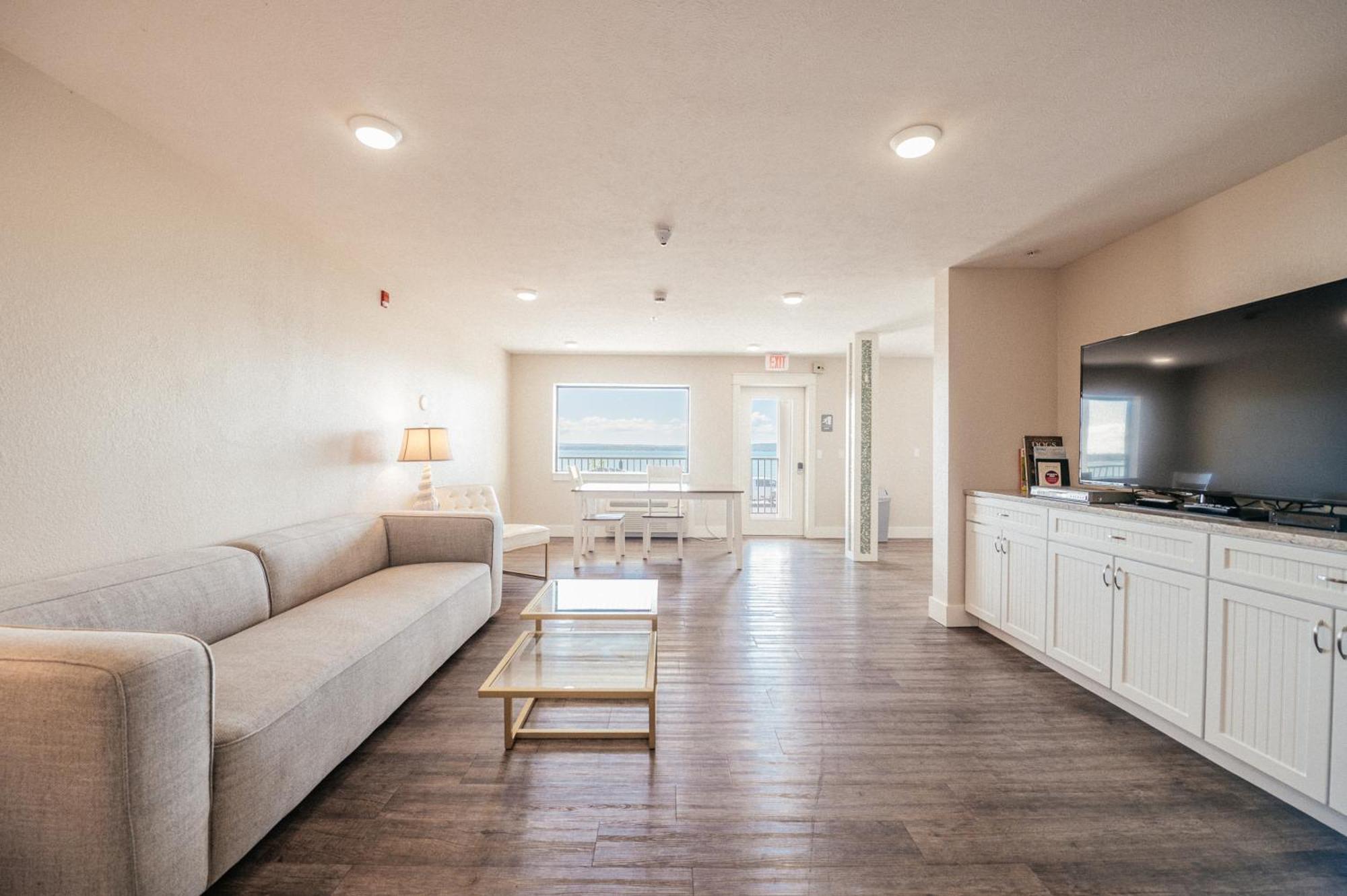 Kasa Gold Coast Inn Травърс Сити Екстериор снимка